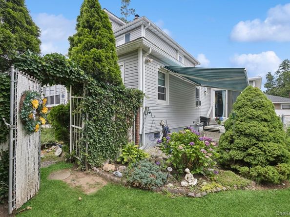457 Secatogue Avenue, Farmingdale NY 11735