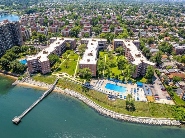 162-41 Powells Cove Boulevard 4D, Beechhurst NY 11357