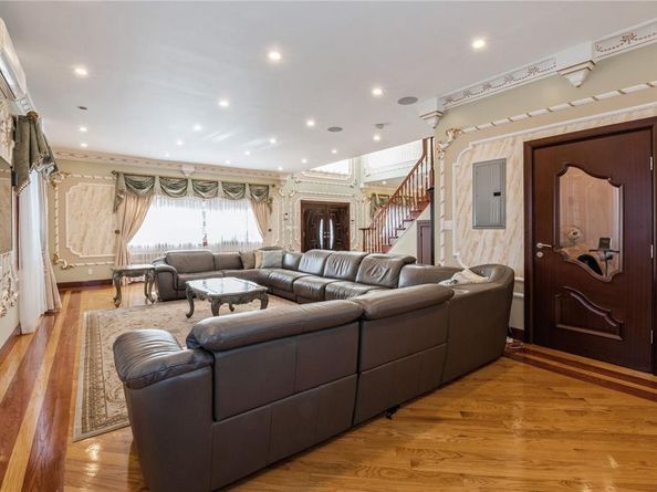 166-21 Goethals Avenue, Jamaica Estates NY 11432