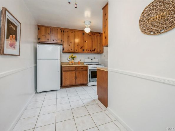 2 Louisiana Avenue 3C, Bronxville NY 10708