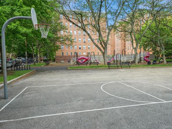 2 Louisiana Avenue 3C, Bronxville NY 10708