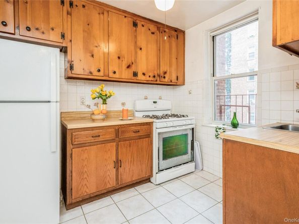 2 Louisiana Avenue 3C, Bronxville NY 10708