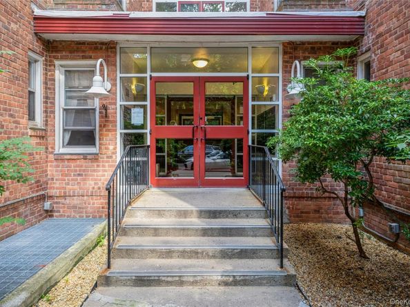 2 Louisiana Avenue 3C, Bronxville NY 10708