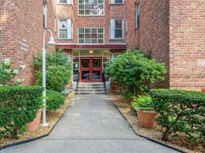 2 Louisiana Avenue 3C, Bronxville NY 10708