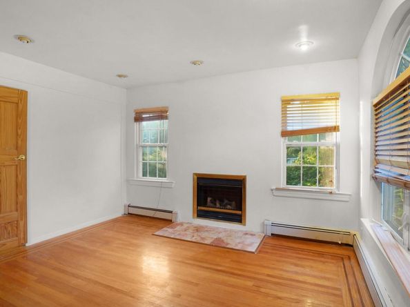 5 Garfield Place, Roslyn Heights NY 11577