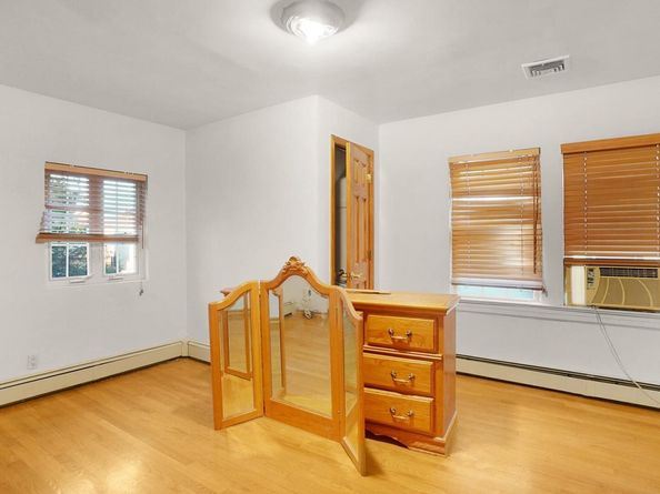 5 Garfield Place, Roslyn Heights NY 11577