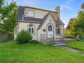 5 Garfield Place, Roslyn Heights NY 11577
