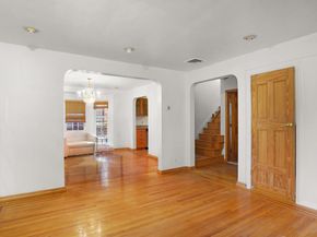 5 Garfield Place, Roslyn Heights NY 11577