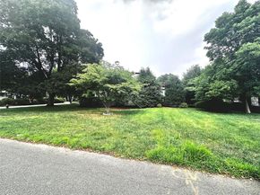 100 Woodford Road, Scarsdale NY 10583