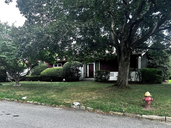 100 Woodford Road, Scarsdale NY 10583