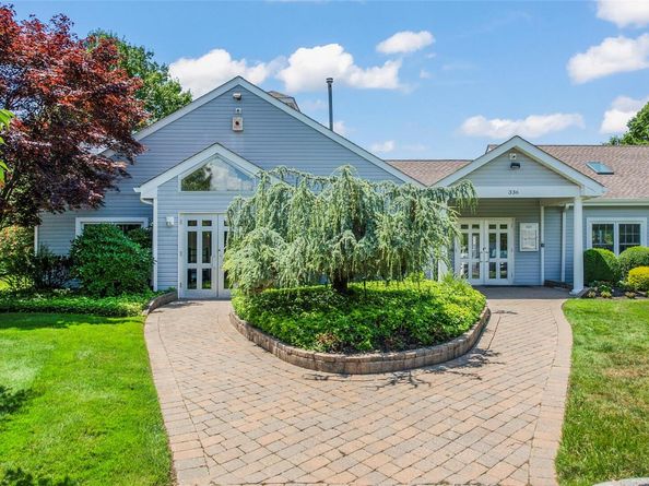 95 Erin Lane, Setauket NY 11733