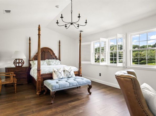 95 Erin Lane, Setauket NY 11733
