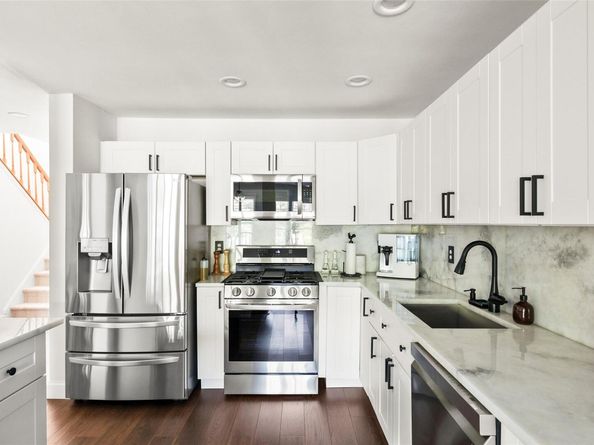 95 Erin Lane, Setauket NY 11733