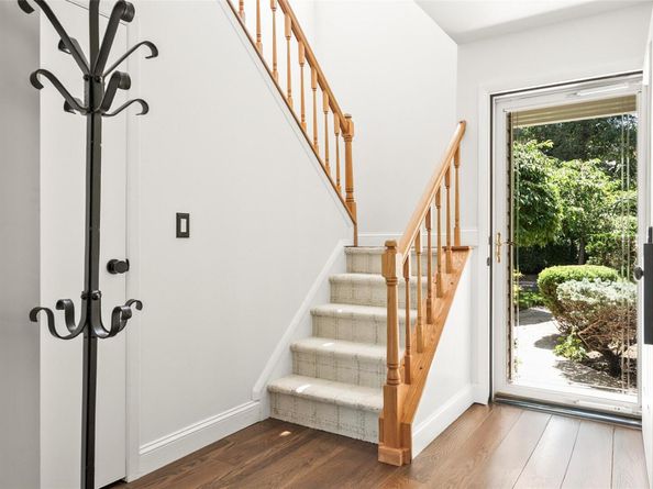 95 Erin Lane, Setauket NY 11733