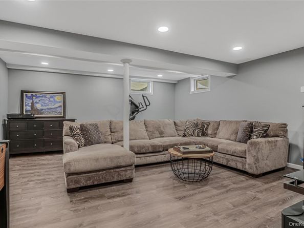 956 N Park Avenue, Massapequa NY 11758