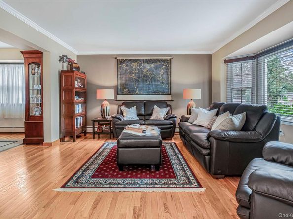 956 N Park Avenue, Massapequa NY 11758