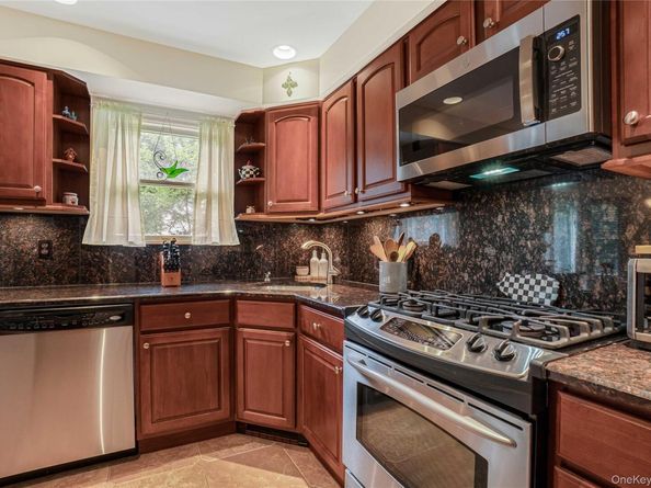 956 N Park Avenue, Massapequa NY 11758