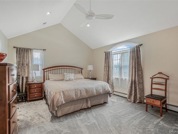 956 N Park Avenue, Massapequa NY 11758