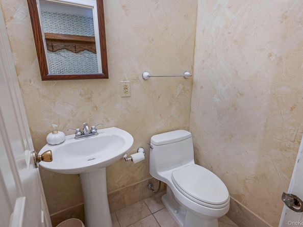 2 Seaview Lane, Mount Sinai NY 11766