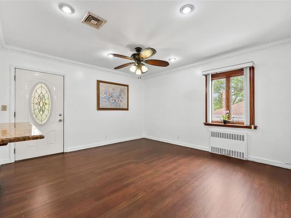 154-70 11th Avenue, Beechhurst NY 11357