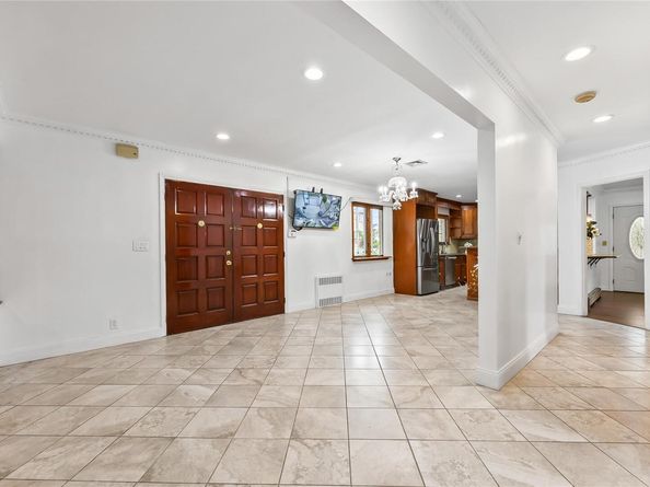 154-70 11th Avenue, Beechhurst NY 11357