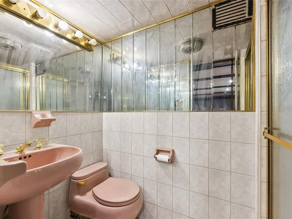 154-70 11th Avenue, Beechhurst NY 11357