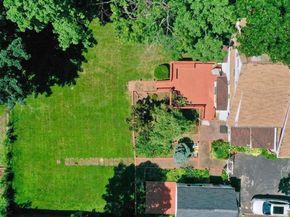 26 Cherry Street, Douglaston NY 11363