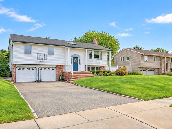 163 S Plaisted Avenue, Hauppauge NY 11788