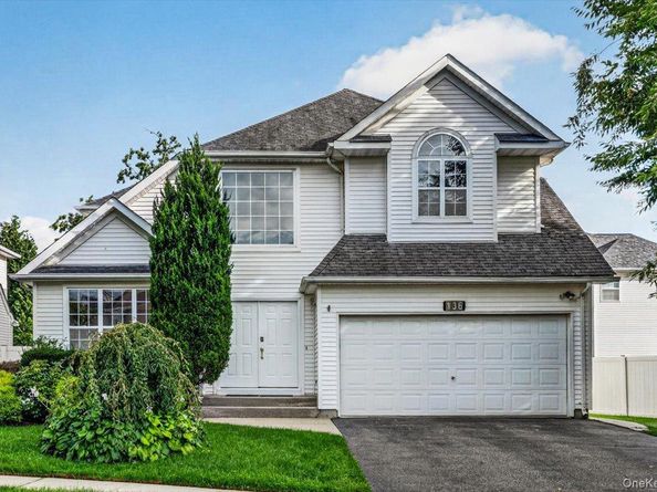 136 Cranberry Court, Melville NY 11747