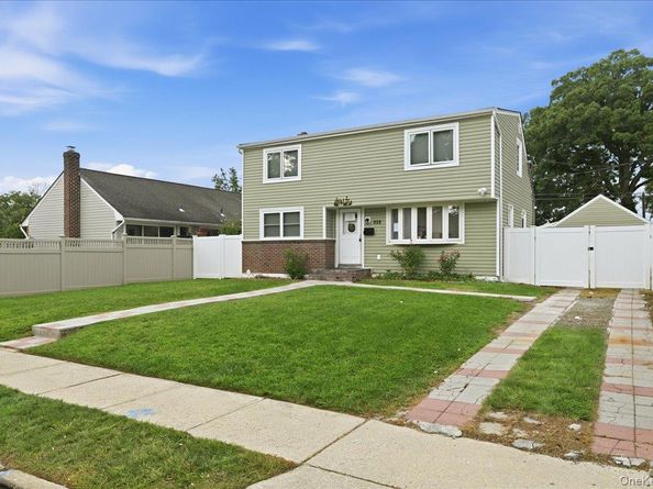 828 Bruce Drive, Wantagh NY 11793