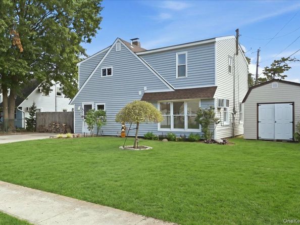6 Stonecutter Road, Levittown NY 11756