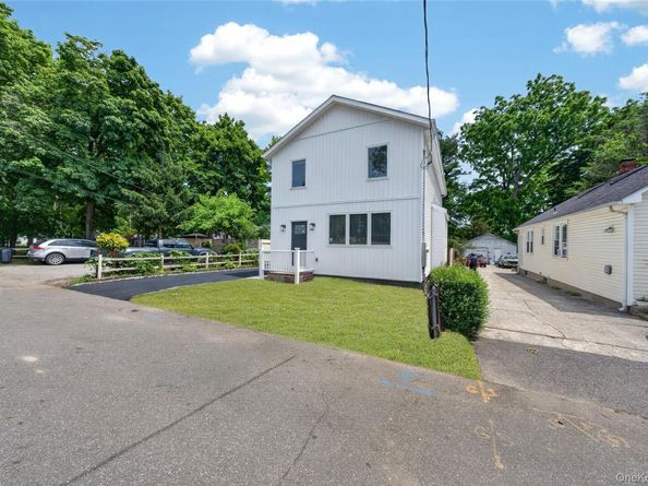15 Grand Place, Huntington Station NY 11746