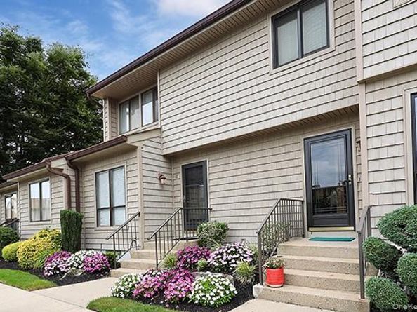 11 Stanford Court B, Wantagh NY 11793