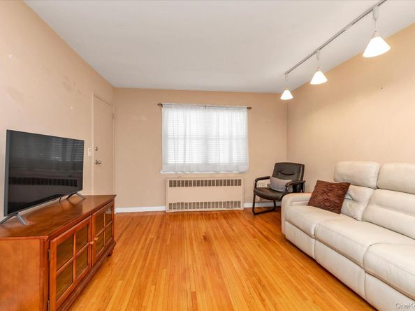 415 Merrick Road 1L, Rockville Centre NY 11570