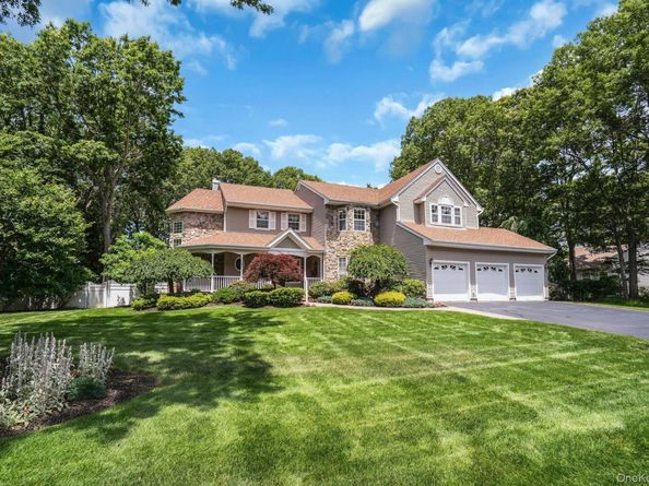 7 Dorm Court, East Setauket NY 11733