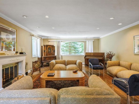 1 Winfield Terrace, Great Neck NY 11023