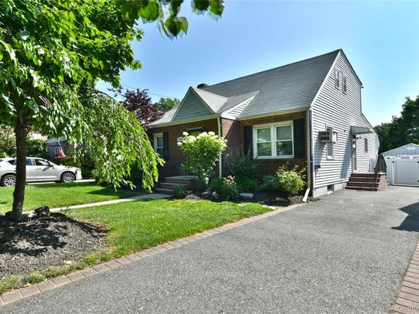 592 Winthrop Avenue, Bellmore NY 11710
