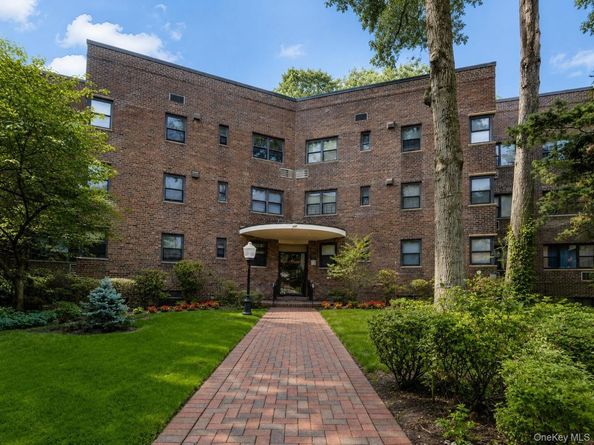 50 Brompton Road 2N, Great Neck NY 11021