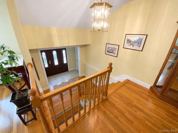377 Old Courthouse Road, Manhasset Hills NY 11040