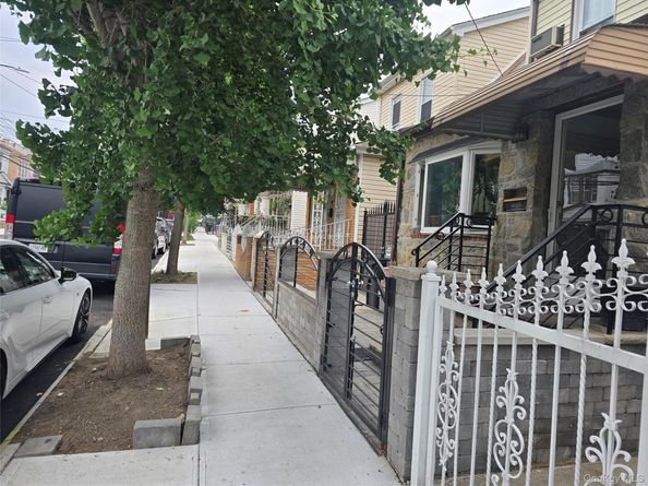 8923 182nd Place, Hollis NY 11423