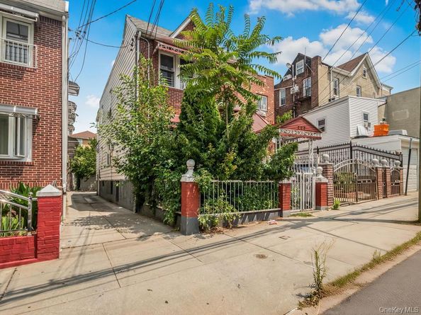 865 E 215th Street, Bronx NY 10467