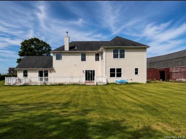 300 S Snedecor Avenue, Bayport NY 11705