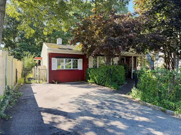 30 Oakwood Drive, Shirley NY 11967