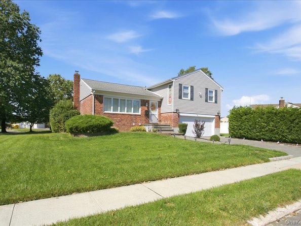 840 Carolyn Court, Seaford NY 11783