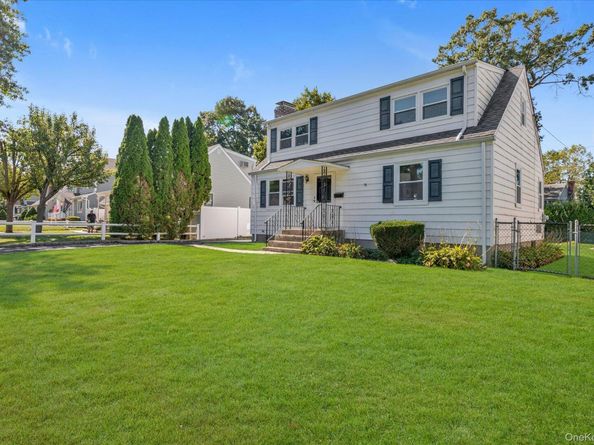 13 Inwood Road, Glen Cove NY 11542