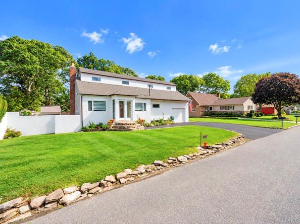 1219 Coates Avenue, Holbrook NY 11741