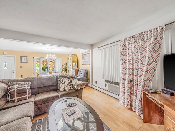 19 Curve Lane, Levittown NY 11756