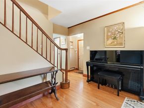 2595 Yorktown Street, Oceanside NY 11572