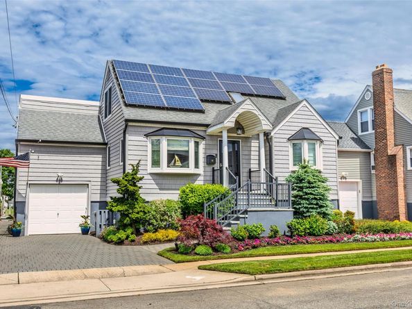 650 S 9th Street, Lindenhurst NY 11757