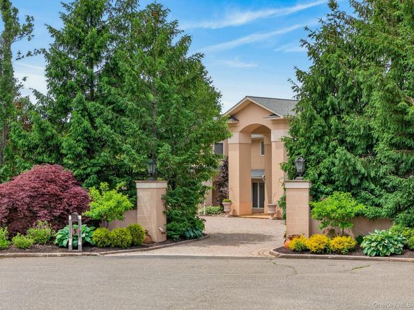 5 Glen Hill Court, Dix Hills NY 11746